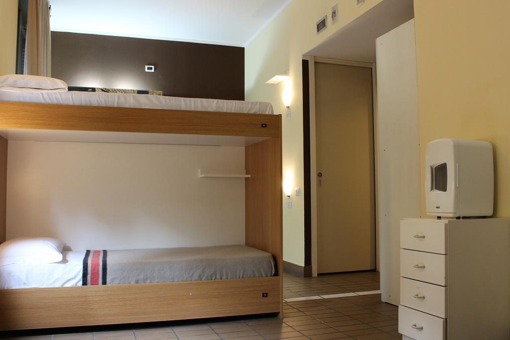 New Generation Hostel Citta Studi Мілан Екстер'єр фото