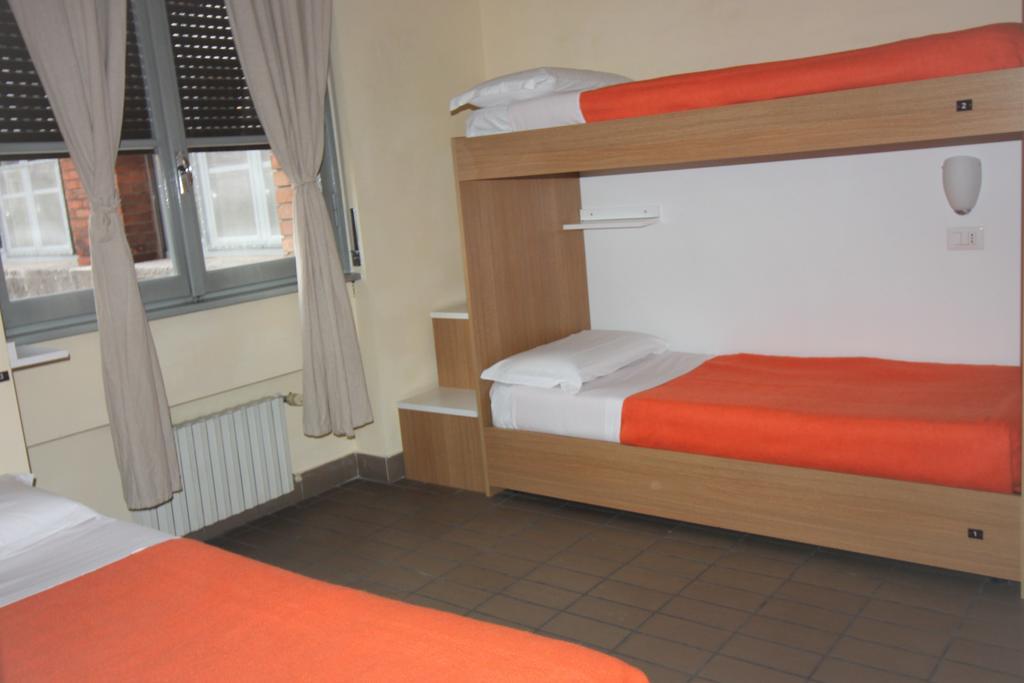 New Generation Hostel Citta Studi Мілан Екстер'єр фото